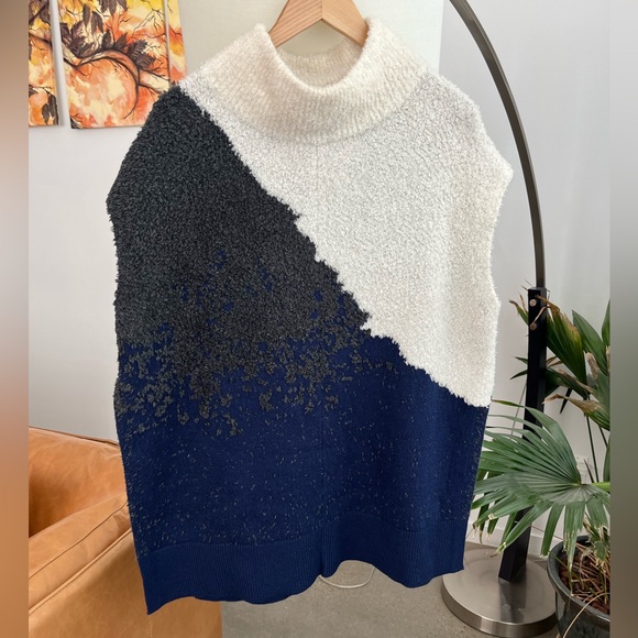 Lululemon Ombré Knit Textured Poncho - Picture 2 of 5